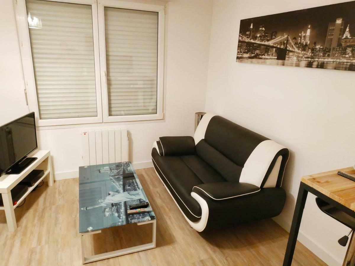 Le New York Bisontin Apartment เบอซองซง ภายนอก รูปภาพ