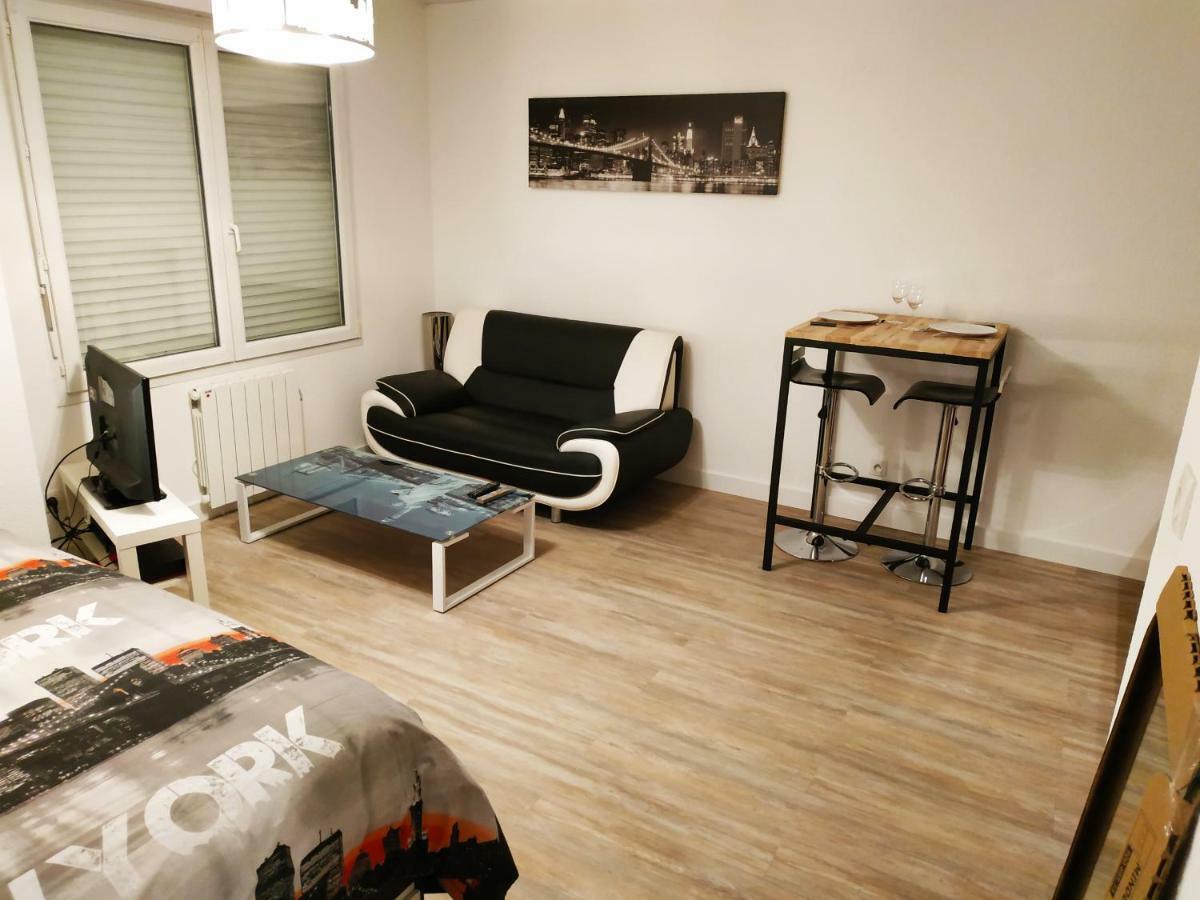 Le New York Bisontin Apartment เบอซองซง ภายนอก รูปภาพ